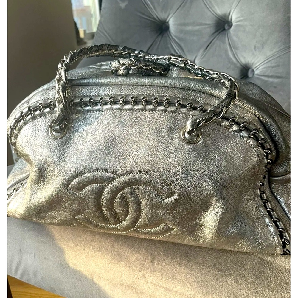 GORGEOUS Chanel calf Pewter-Silver leather chain strap very rare bag!